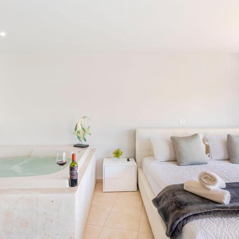 Spacious Magia Condo Steps to the beach & 5th Ave - Appartement - 5