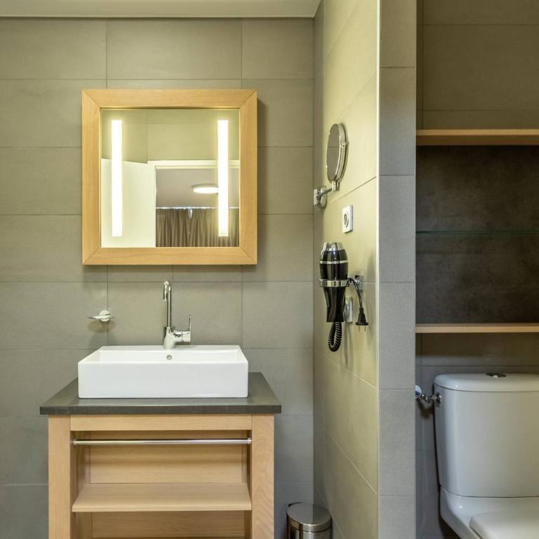 Appartement moderne 4 pièces avec piscine, spa, parking et accès direct aux pistes - FR-1-352-65 - Appartement (6 Adultes) - 10