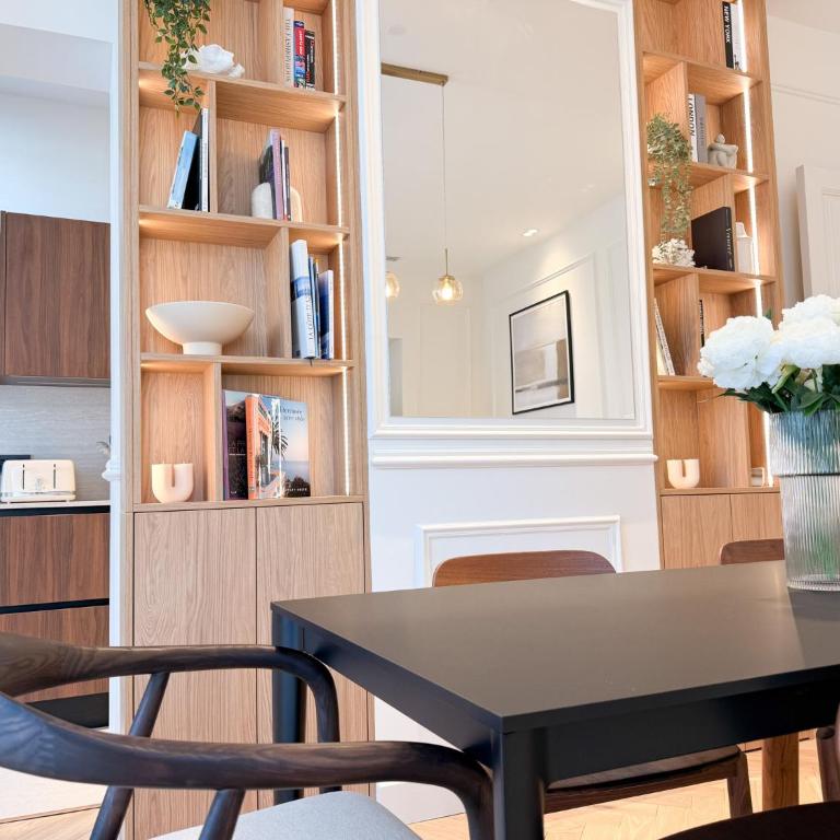 12B - APARTMENT FACING PORT & Town Hall - Appartement - 2