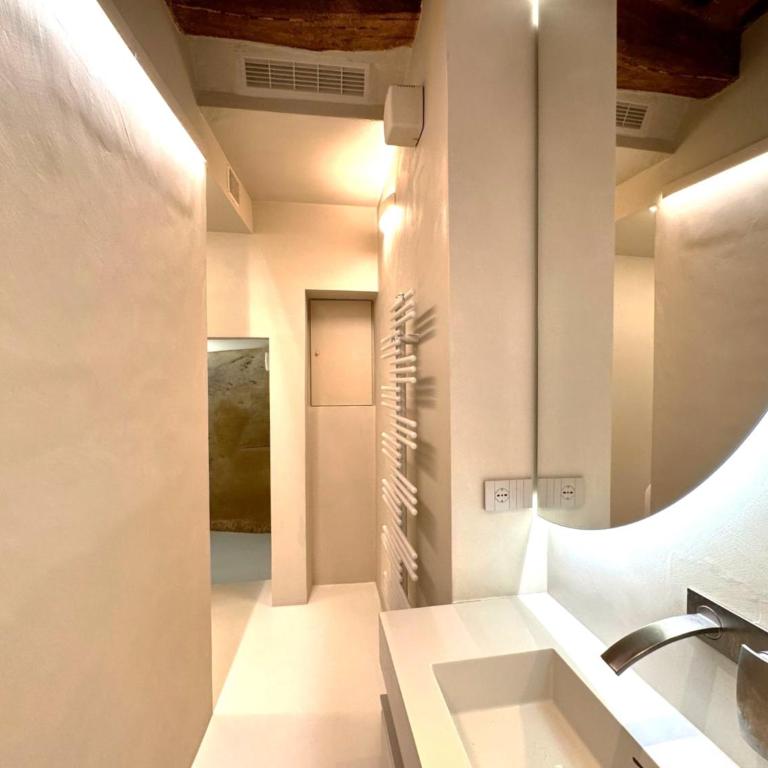 Modern Pendola Near the Duomo - One-Bedroom Apartment - 18