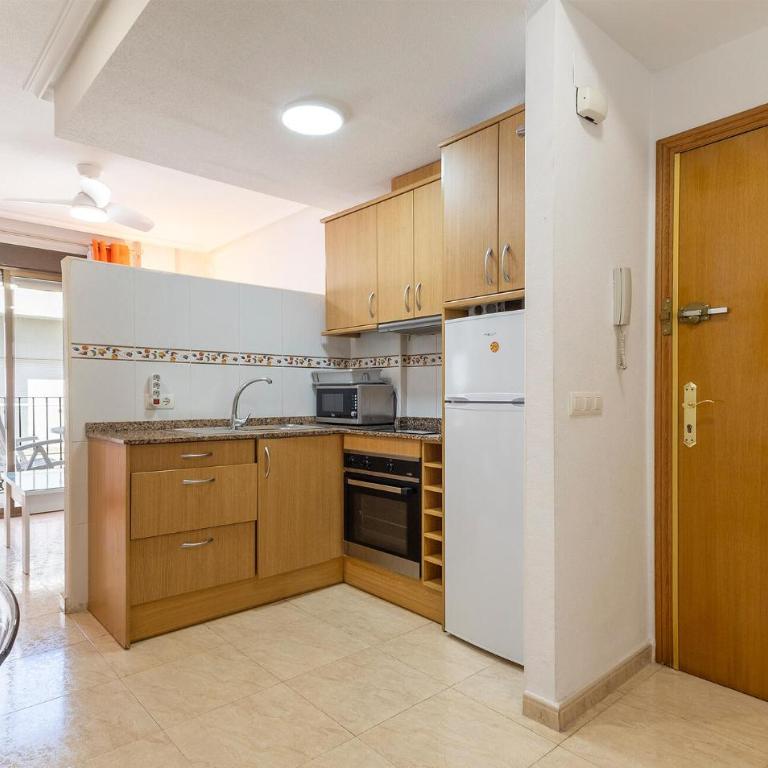 2 Bedroom Gorgeous Apartment In Torrevieja - Apartamento de 2 dormitorios - 7