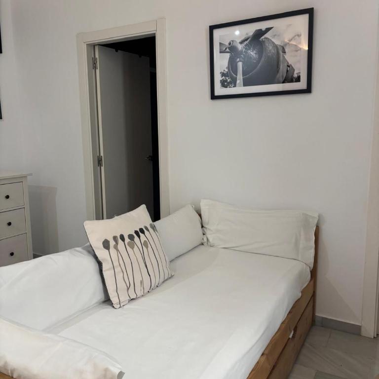 ISA Cádiz - Apartamento Confort de 2 dormitorios con balcón - 2