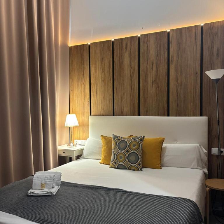 ISA Cádiz - Apartamento Confort de 2 dormitorios con balcón - 5