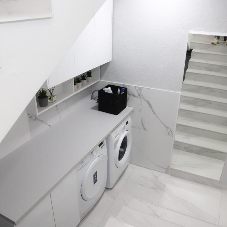 Mostar Comfort Suites with Free Parking - Two-Bedroom Apartment with Garden View - 13