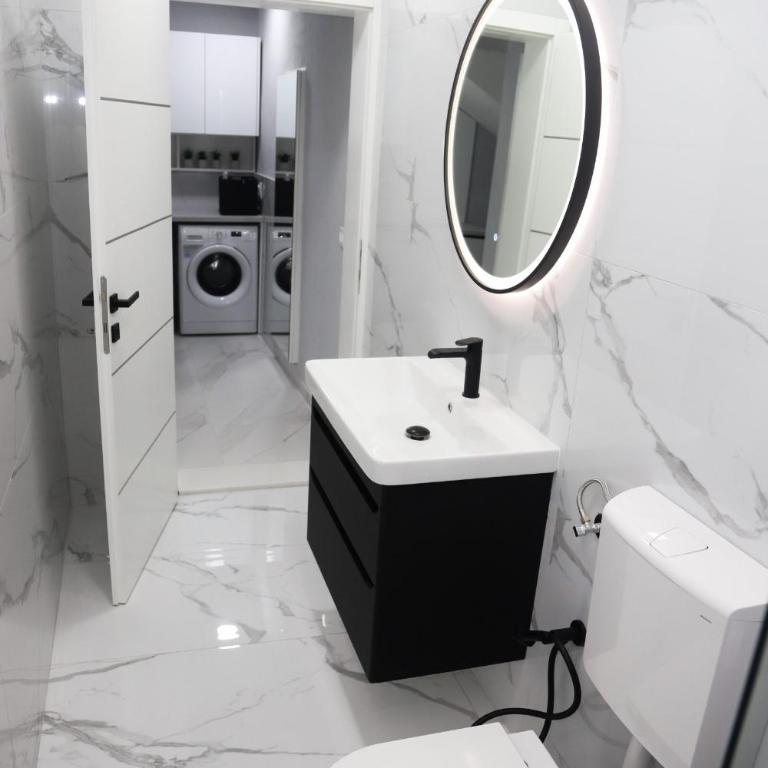 Mostar Comfort Suites with Free Parking - Two-Bedroom Apartment with Garden View - 10