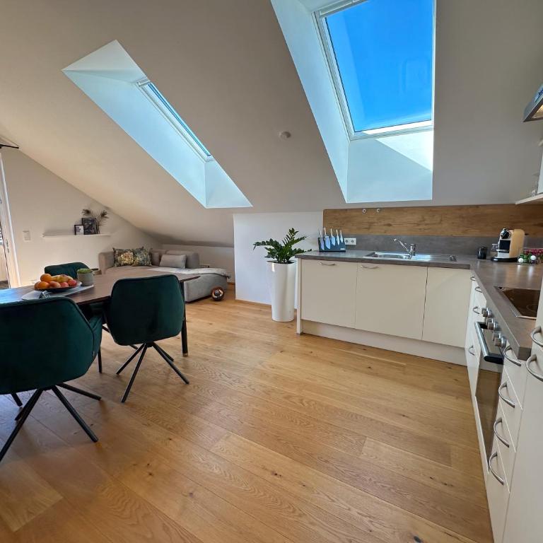 "EIGHT" Premium Apartments Seekirchen, charmante 3-Zi-Dachgeschoss-Wohnung mit Balkon - Apartment mit 2 Schlafzimmern - 24