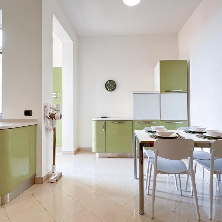 Vista Ghirlandina - Attico sul tetto del centro al settimo piano - Appartamento con 2 Camere da Letto - 31