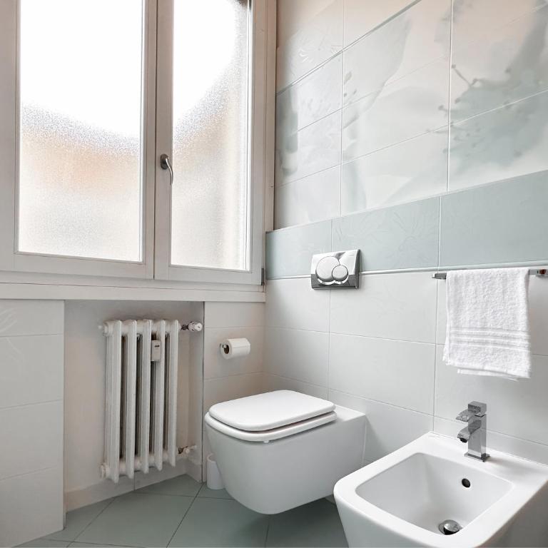 Vista Ghirlandina - Attico sul tetto del centro al settimo piano - Appartamento con 2 Camere da Letto - 40