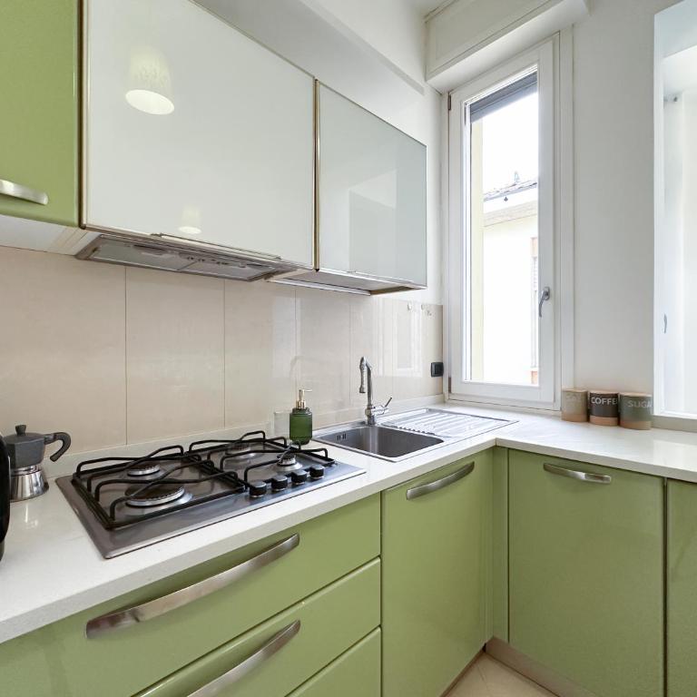 Vista Ghirlandina - Attico sul tetto del centro al settimo piano - Appartamento con 2 Camere da Letto - 35
