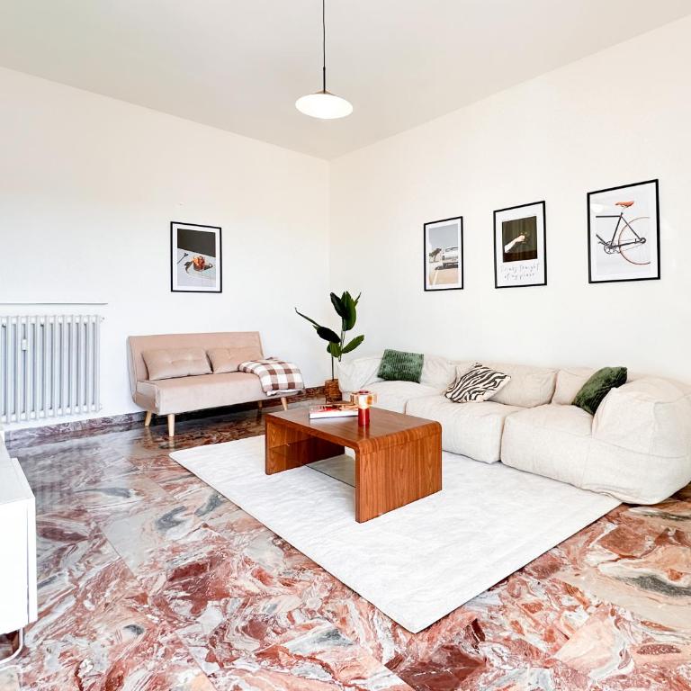 Vista Ghirlandina - Attico sul tetto del centro al settimo piano - Appartamento con 2 Camere da Letto - 13
