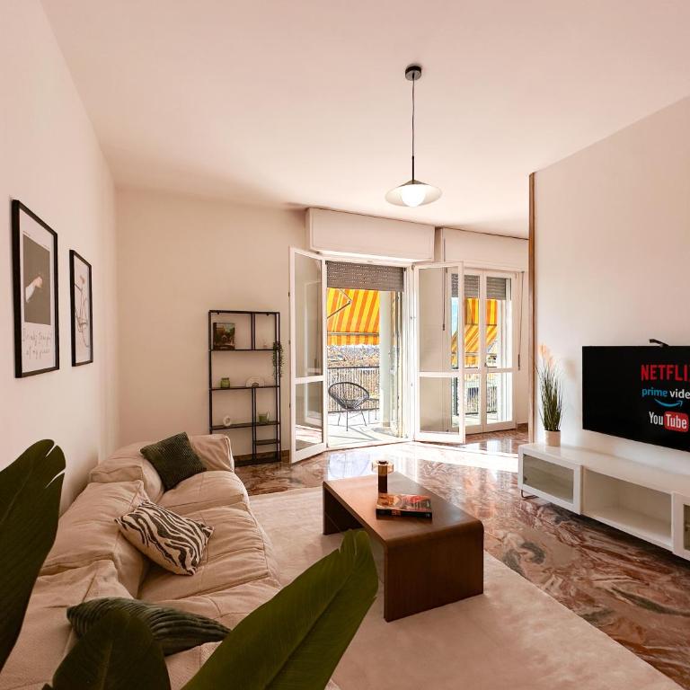 Vista Ghirlandina - Attico sul tetto del centro al settimo piano - Appartamento con 2 Camere da Letto - 22