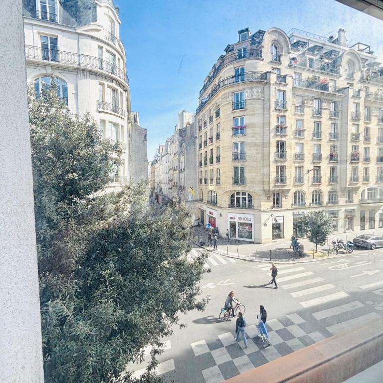 Spacious loft in the Marais - One-Bedroom Apartment - 4