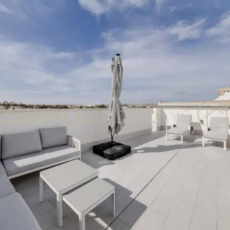 Luxury Penthouse - Rooftop Pool - 100m to the Sea - Two-Bedroom Apartment with Balcony and Terrace - 2