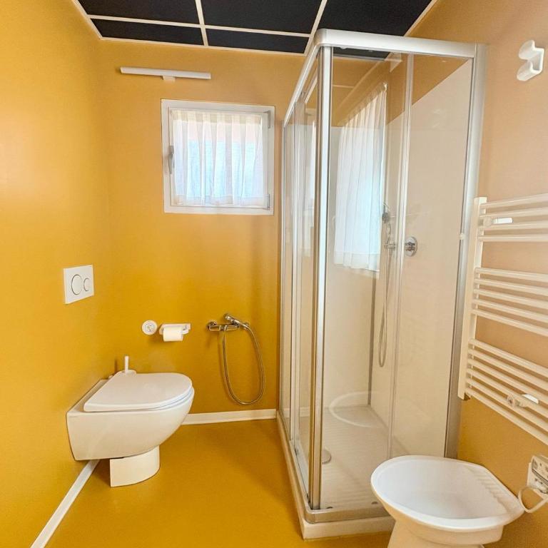 Nomad Hostel - Vierbettzimmer mit privatem externen Bad - 7
