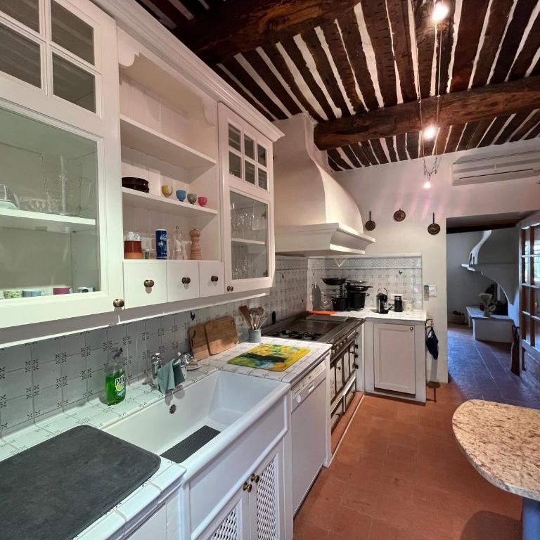 Guest house with private tennis court - Maison de Vacances - 9