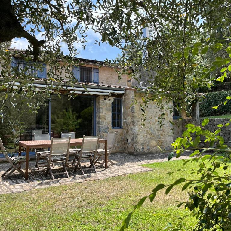Guest house with private tennis court - Maison de Vacances - 13