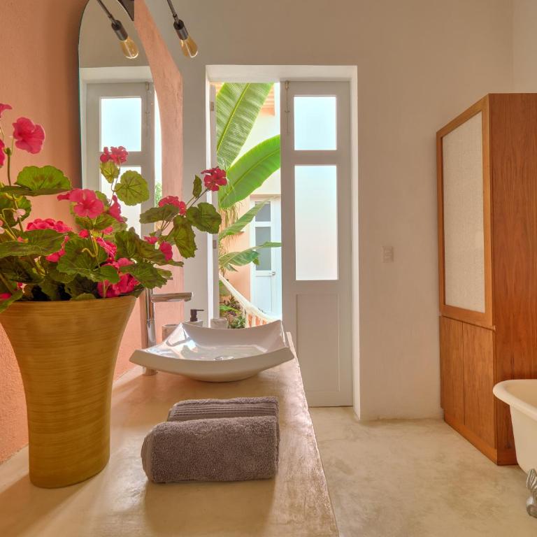 La Casa de los Platos - Four-Bedroom House - 41