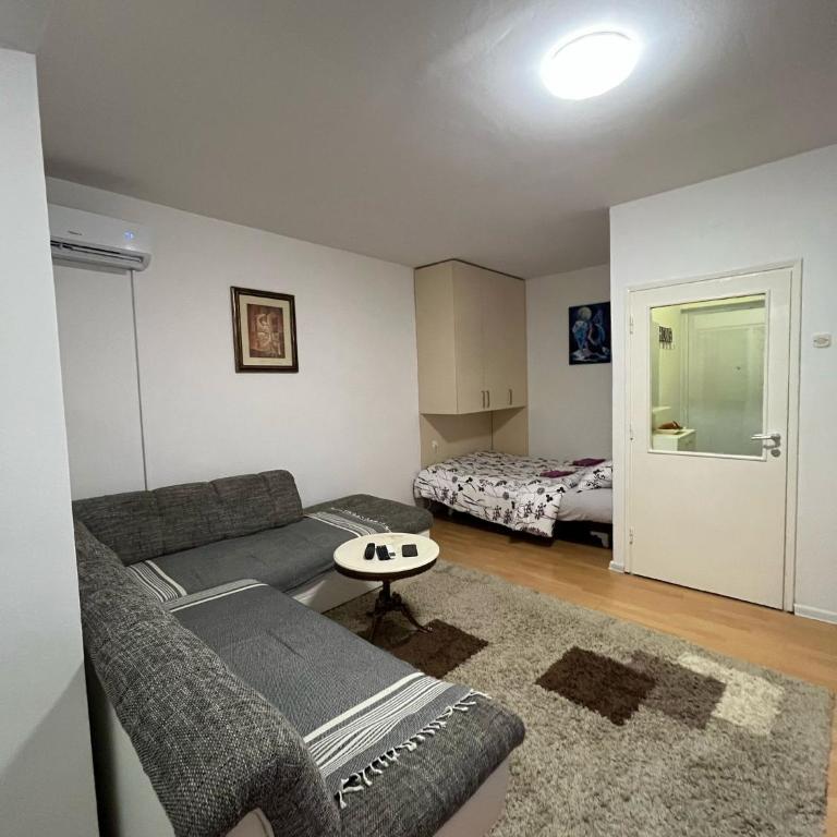 Little Oasis - One-Bedroom Apartment - 2
