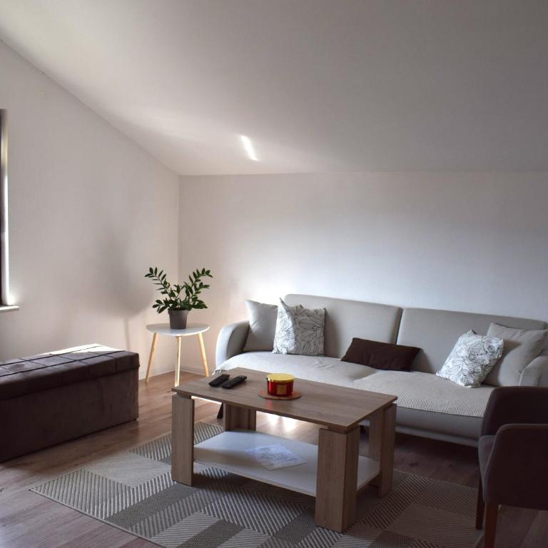 Hills Holiday House - Two-Bedroom Townhouse - 7
