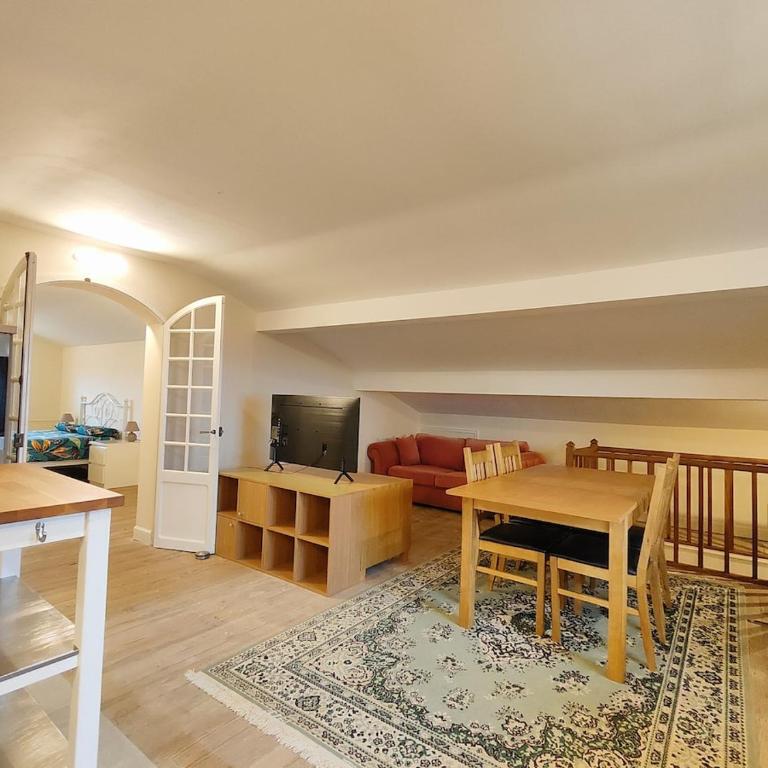 Appartement indépendant au HI PYRENEES - Maison d'hôtes de charme pour vos vacances & ski - Jardin privé de 4000 m2 face au Pic du Midi - 6 min en voiture de Bagnères & 30 min en bus jusqu'à La Mongie et Lourdes - Apartment mit 1 Schlafzimmer - 10