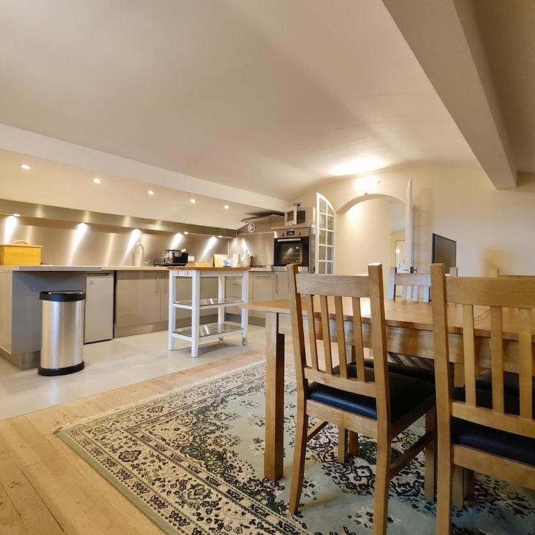 Appartement indépendant au HI PYRENEES - Maison d'hôtes de charme pour vos vacances & ski - Jardin privé de 4000 m2 face au Pic du Midi - 6 min en voiture de Bagnères & 30 min en bus jusqu'à La Mongie et Lourdes - Apartment mit 1 Schlafzimmer - 11