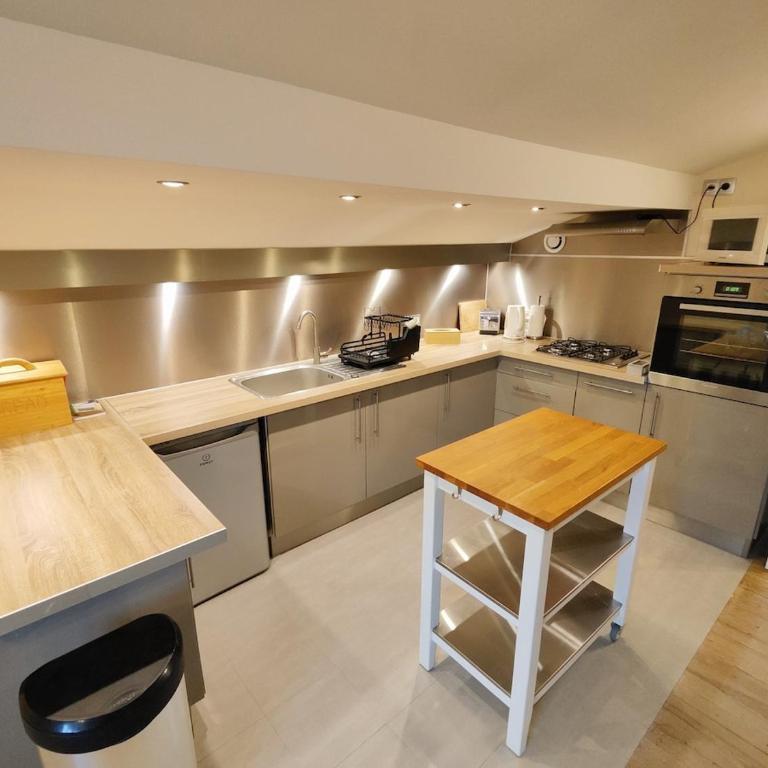 Appartement indépendant au HI PYRENEES - Maison d'hôtes de charme pour vos vacances & ski - Jardin privé de 4000 m2 face au Pic du Midi - 6 min en voiture de Bagnères & 30 min en bus jusqu'à La Mongie et Lourdes - Apartment mit 1 Schlafzimmer - 9