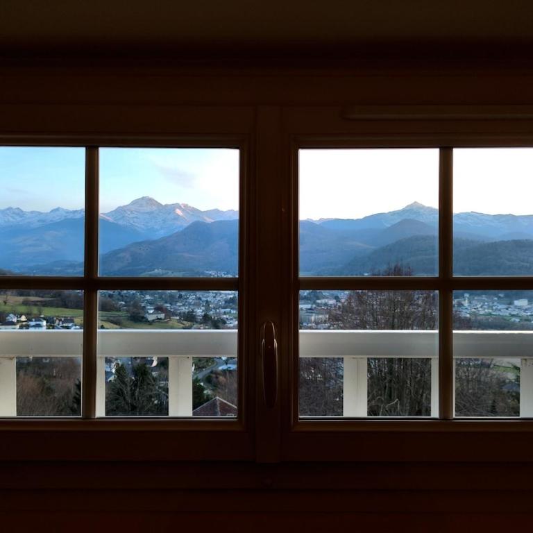 Appartement indépendant au HI PYRENEES - Maison d'hôtes de charme pour vos vacances & ski - Jardin privé de 4000 m2 face au Pic du Midi - 6 min en voiture de Bagnères & 30 min en bus jusqu'à La Mongie et Lourdes - Apartment mit 1 Schlafzimmer - 4