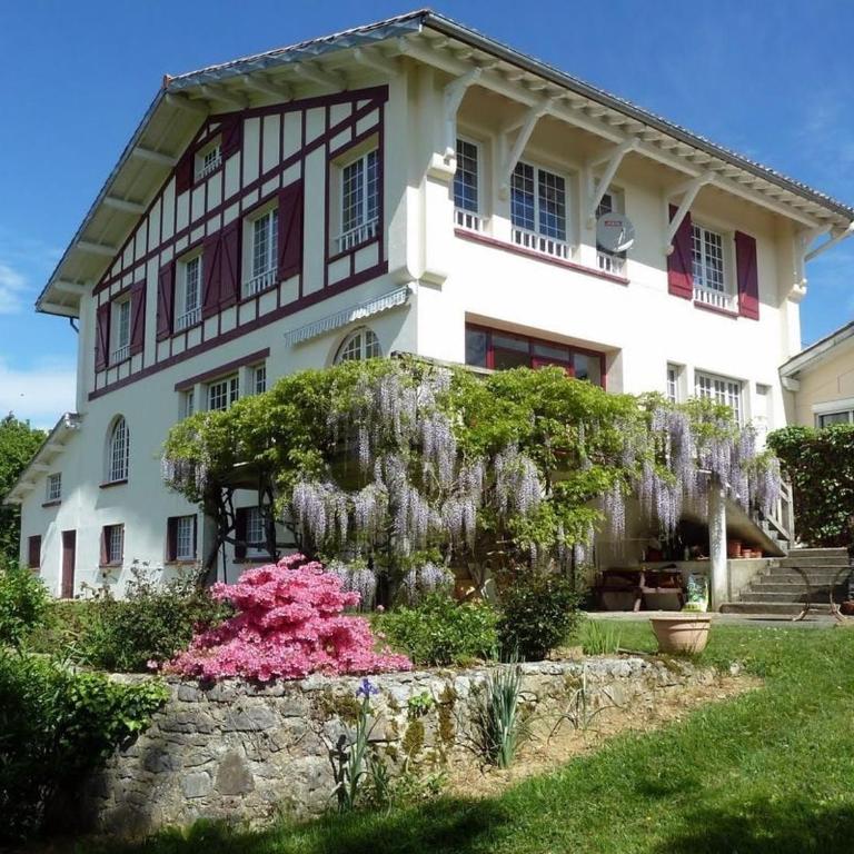 Appartement indépendant au HI PYRENEES - Maison d'hôtes de charme pour vos vacances & ski - Jardin privé de 4000 m2 face au Pic du Midi - 6 min en voiture de Bagnères & 30 min en bus jusqu'à La Mongie et Lourdes - Apartment mit 1 Schlafzimmer - 12