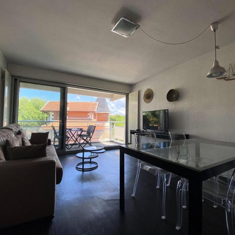 Résidence Joigny - T2 avec Vue Latérale sur la Mer MAE-9811 - Appartement - 5