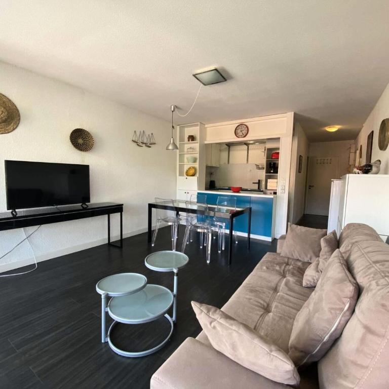 Résidence Joigny - T2 avec Vue Latérale sur la Mer MAE-9811 - Appartement - 6