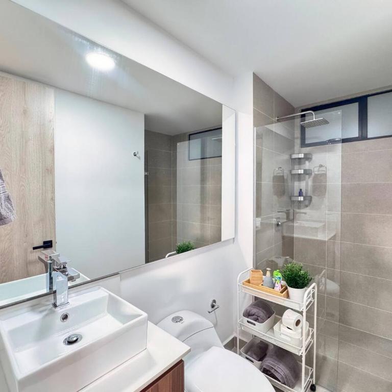 1br Near Unicentro, Upb & 2nd Parque Laureles - Apartamento - 77