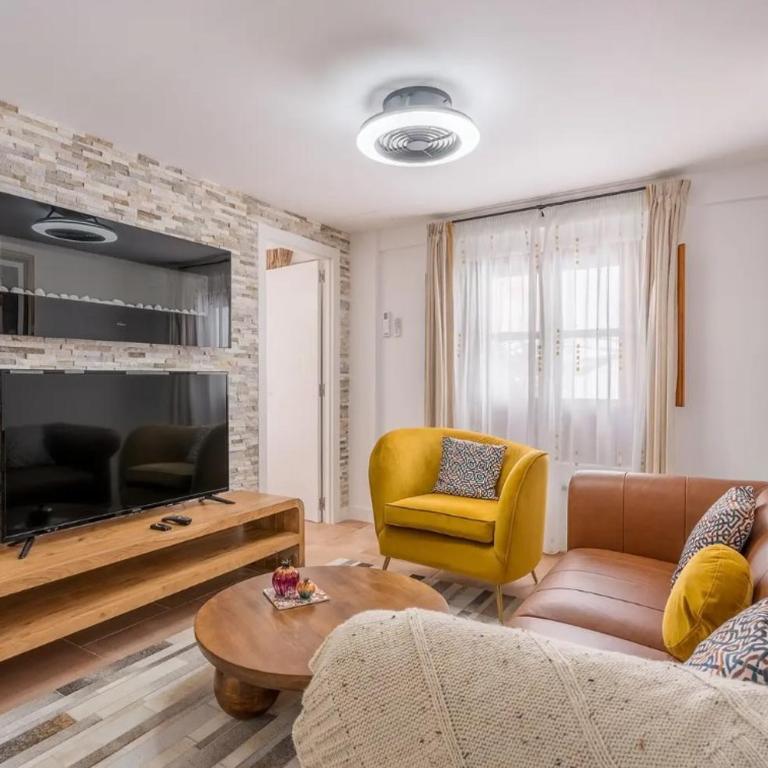 Casa al Andalus - Chic, serene, and Posh Center City Pad - Three-Bedroom Apartment - 1