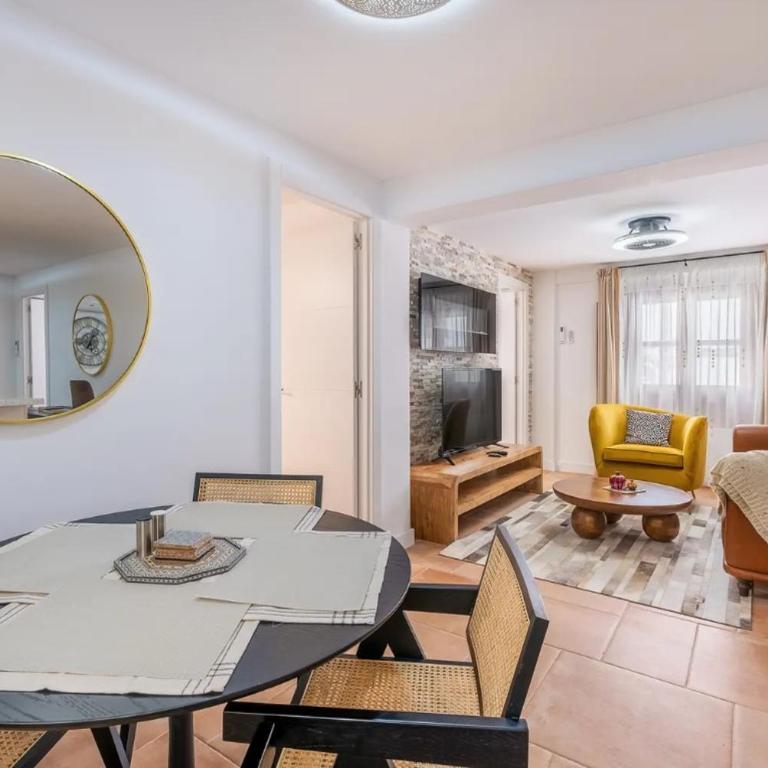 Casa al Andalus - Chic, serene, and Posh Center City Pad - Three-Bedroom Apartment - 9