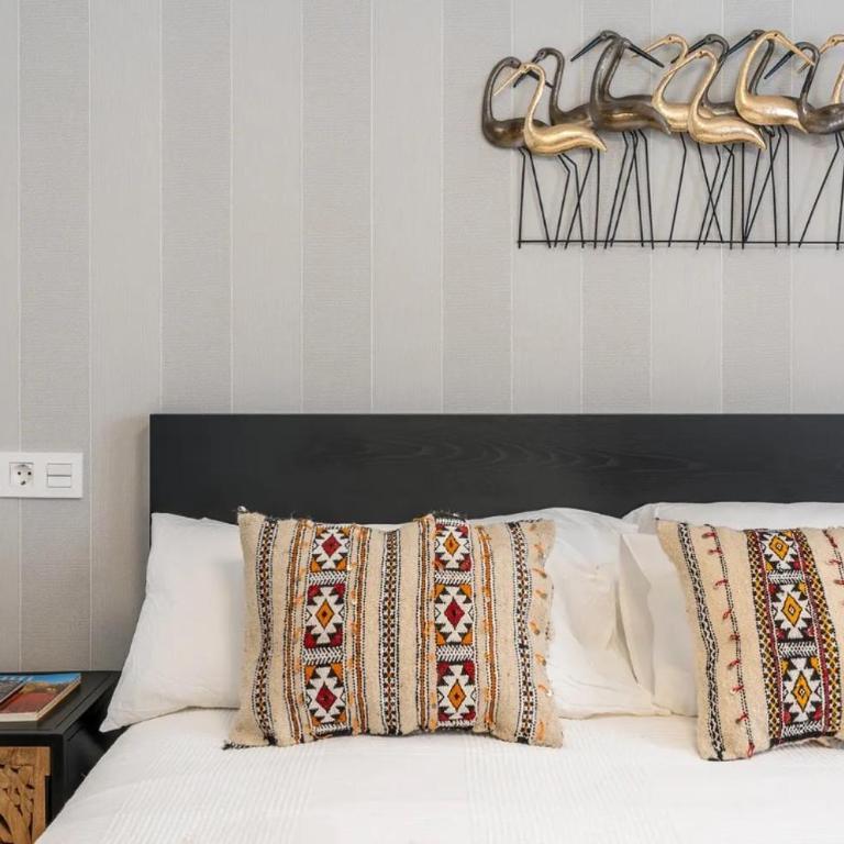 Casa al Andalus - Chic, serene, and Posh Center City Pad - Three-Bedroom Apartment - 11