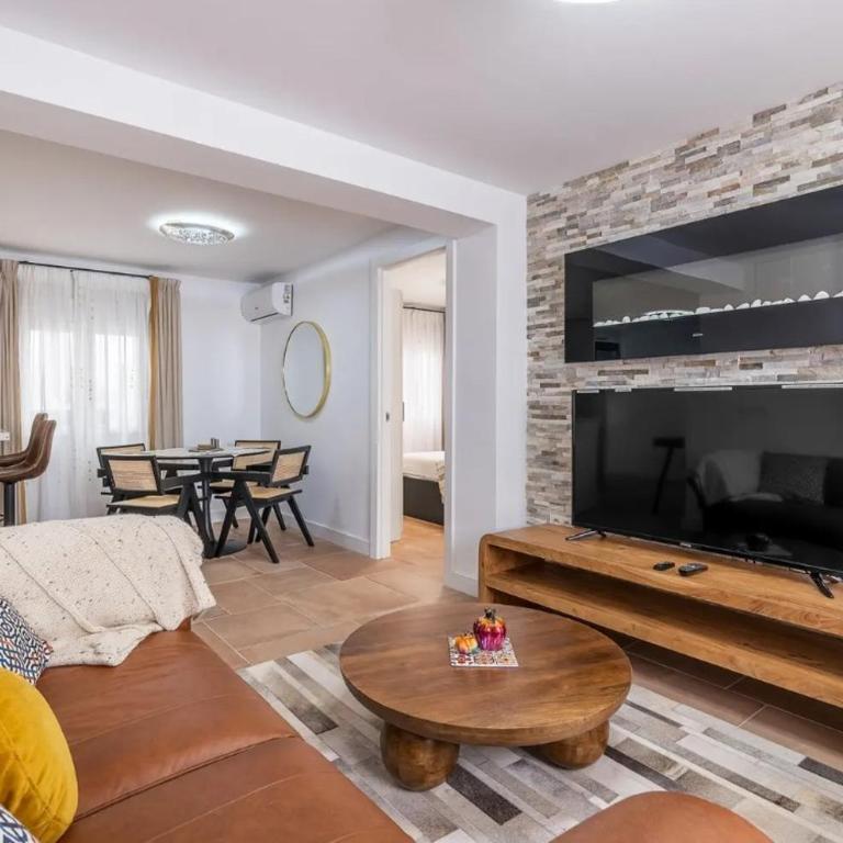 Casa al Andalus - Chic, serene, and Posh Center City Pad - Three-Bedroom Apartment - 23