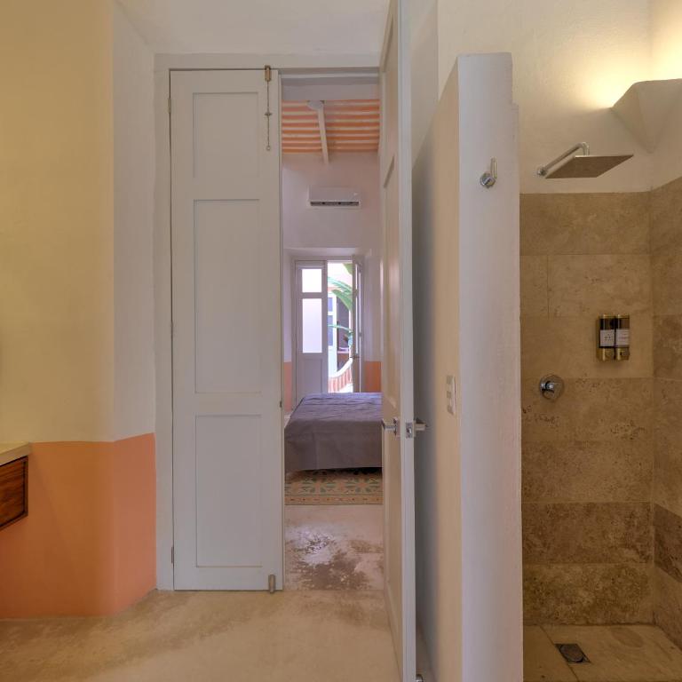 La Casa de los Platos - Four-Bedroom House - 78