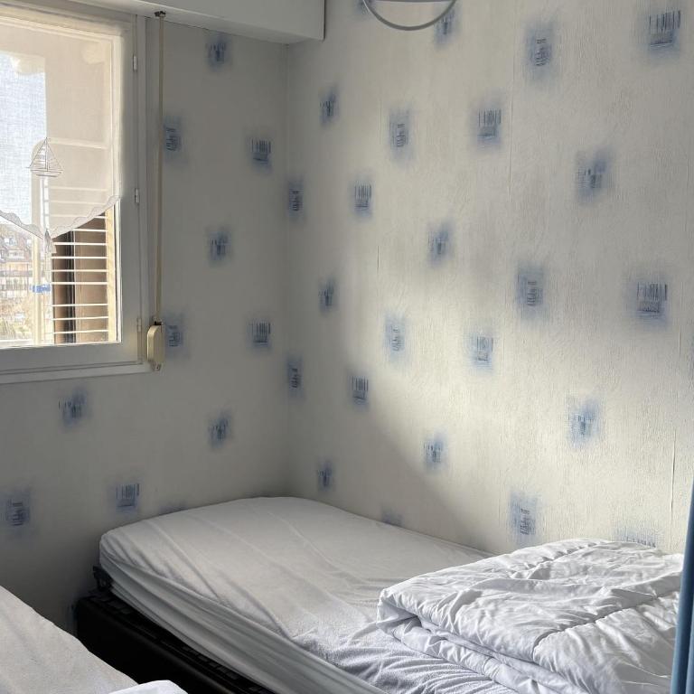 Appartement 2 Pièces avec Loggia Vue Mer et Parking, Près de la Plage - FR-1-712-38 - Apartment - 9