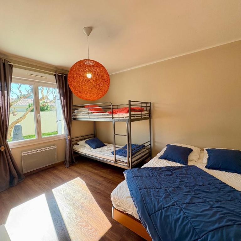 Maison Spacieuse avec Piscine Privée et Jardin à Saint Jean de Monts - FR-1-323-381 - Maison de Vacances - 8