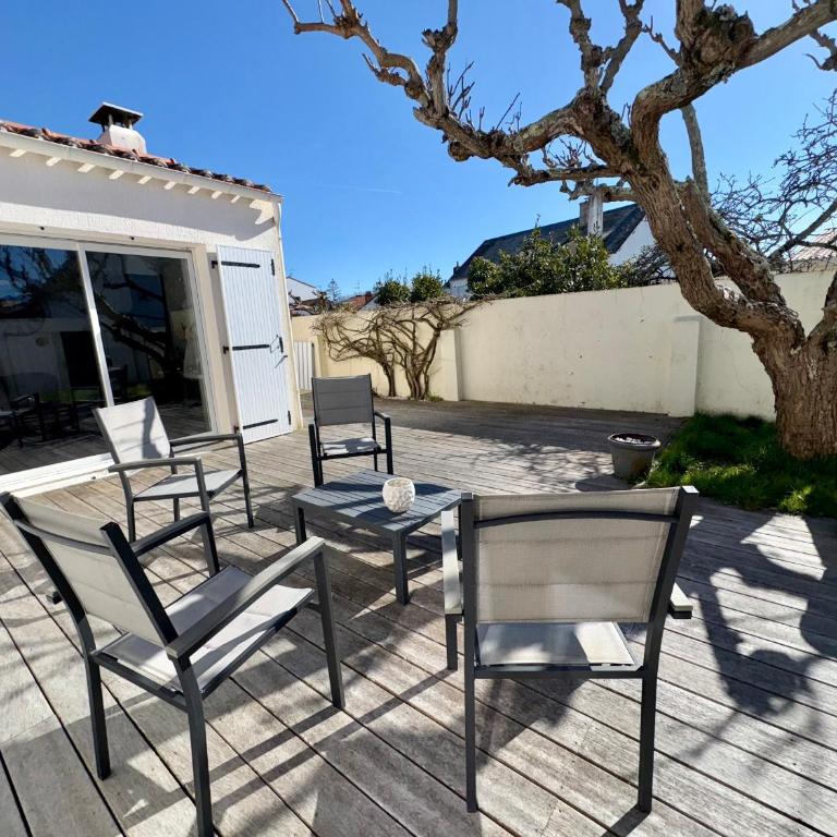 Maison Spacieuse avec Piscine Privée et Jardin à Saint Jean de Monts - FR-1-323-381 - Maison de Vacances - 13