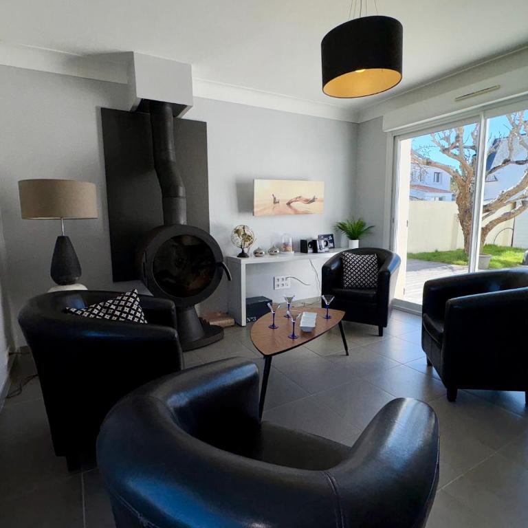 Maison Spacieuse avec Piscine Privée et Jardin à Saint Jean de Monts - FR-1-323-381 - Maison de Vacances - 15