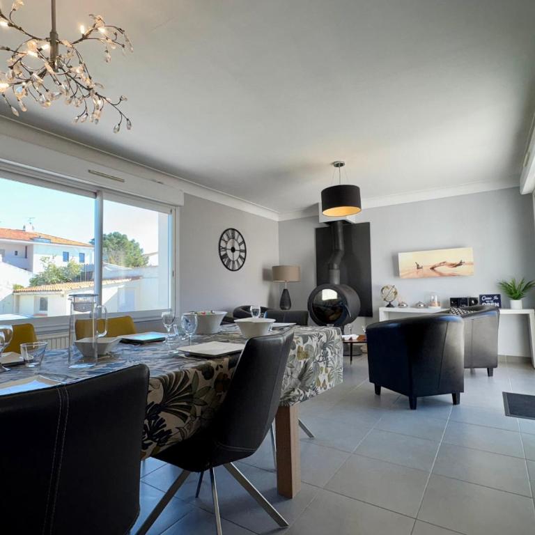 Maison Spacieuse avec Piscine Privée et Jardin à Saint Jean de Monts - FR-1-323-381 - Maison de Vacances - 20