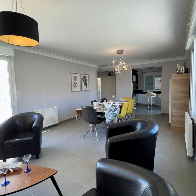 Maison Spacieuse avec Piscine Privée et Jardin à Saint Jean de Monts - FR-1-323-381 - Maison de Vacances - 26