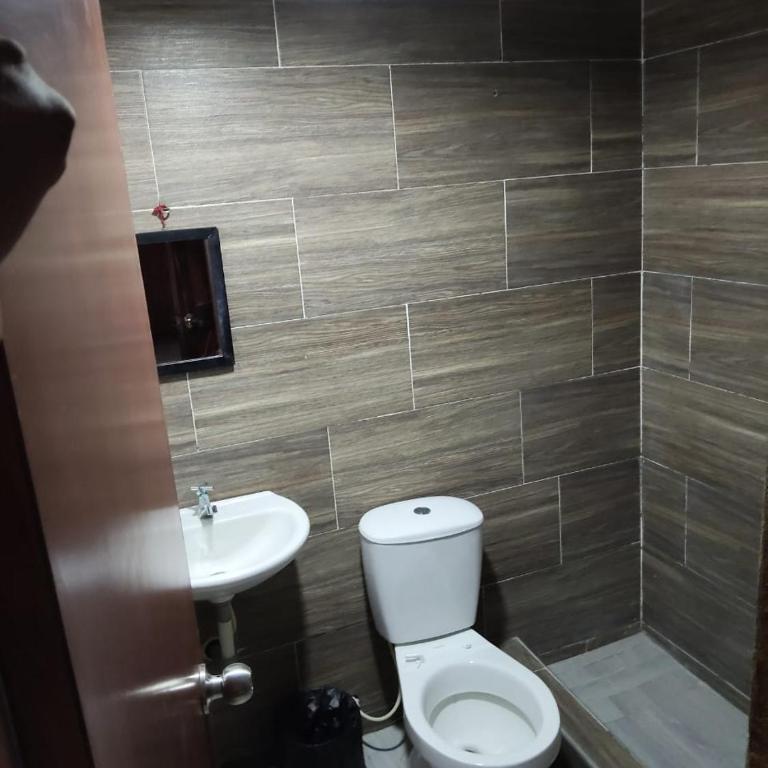 Hotel Emmalana - Double Room with Private Bathroom - 2