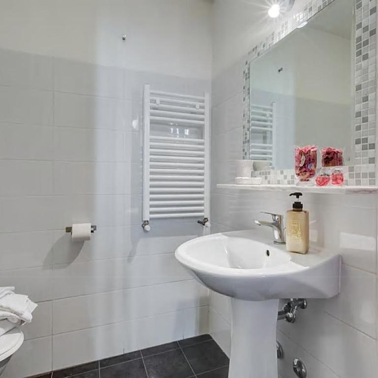 Machiavelli Suites - Camera Matrimoniale con Bagno Privato - 33
