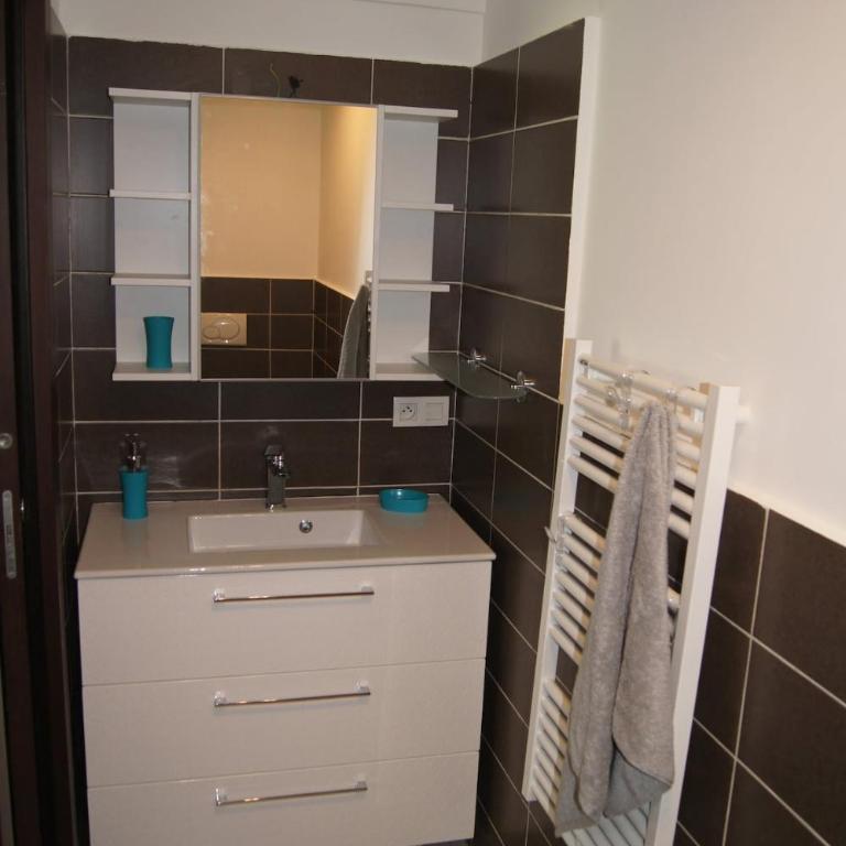 Les Petites Alpes - Apt 5 Prs - 3 min des plages - climatisation - Two-Bedroom Apartment - 5