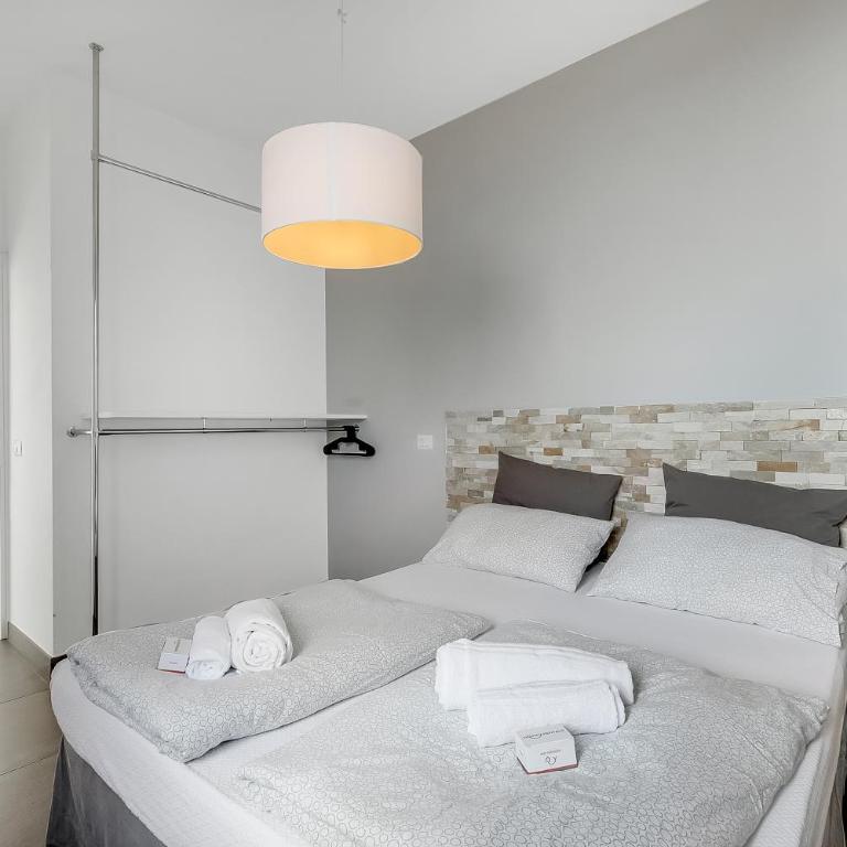 Casa dei Nonni Apartments - Two Bedroom Apartment with Lake View and Shared Pool 1 - 3