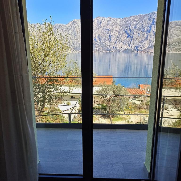 Vibrant BayView Apartment Kotor - One-Bedroom Apartment - 14