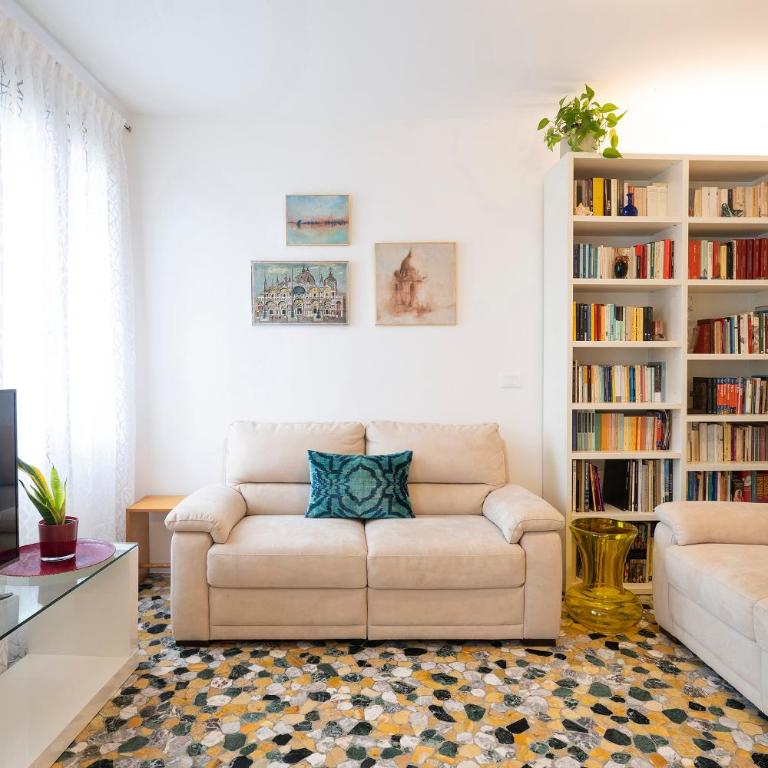 Stupendo Luxury Apartment Canal & Garden View - Three-Bedroom Premium Apartment with Balcony - 1