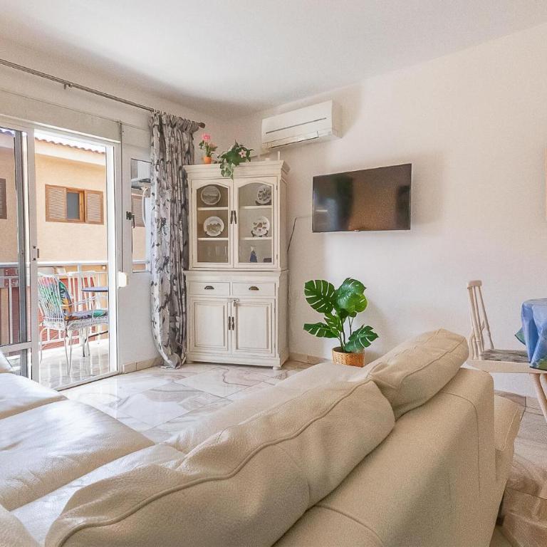 Beautiful Apartment In Torrevieja - Apartamento de 3 dormitorios - 1