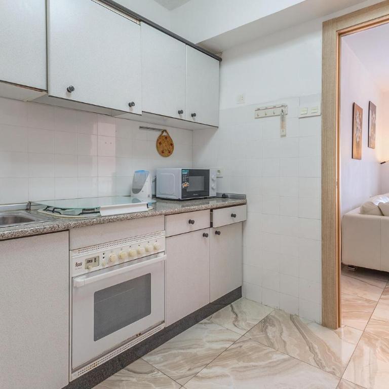 Beautiful Apartment In Torrevieja - Apartamento de 3 dormitorios - 3